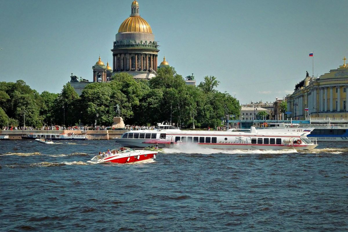 Вид на Исаакиевский собор с воды